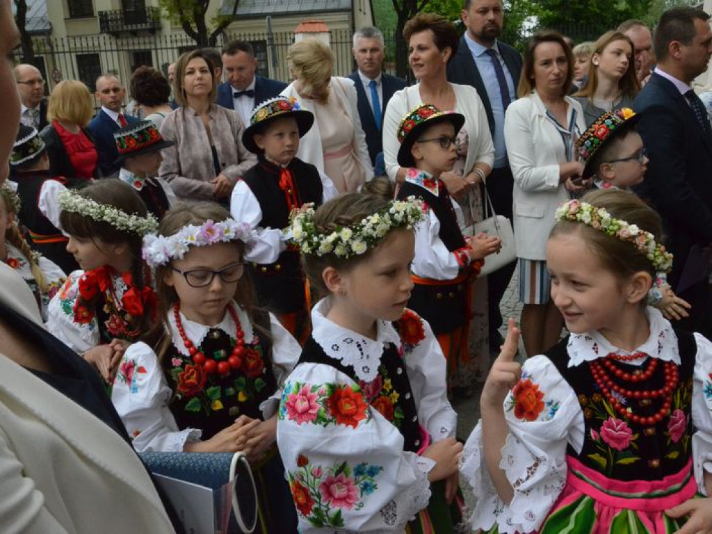 Trzecioklasiści przystępują do Pierwszej Komunii Świętej