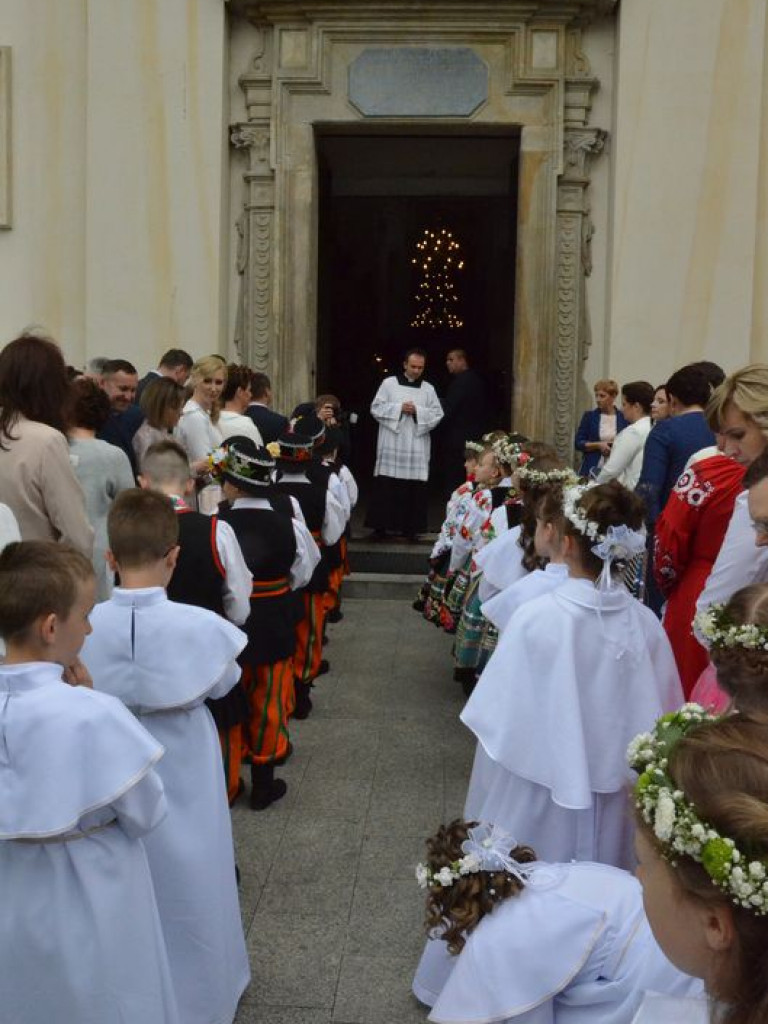 Trzecioklasiści przystępują do Pierwszej Komunii Świętej