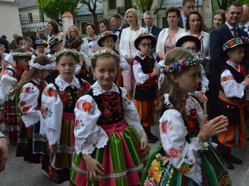 Trzecioklasiści przystępują do Pierwszej Komunii Świętej