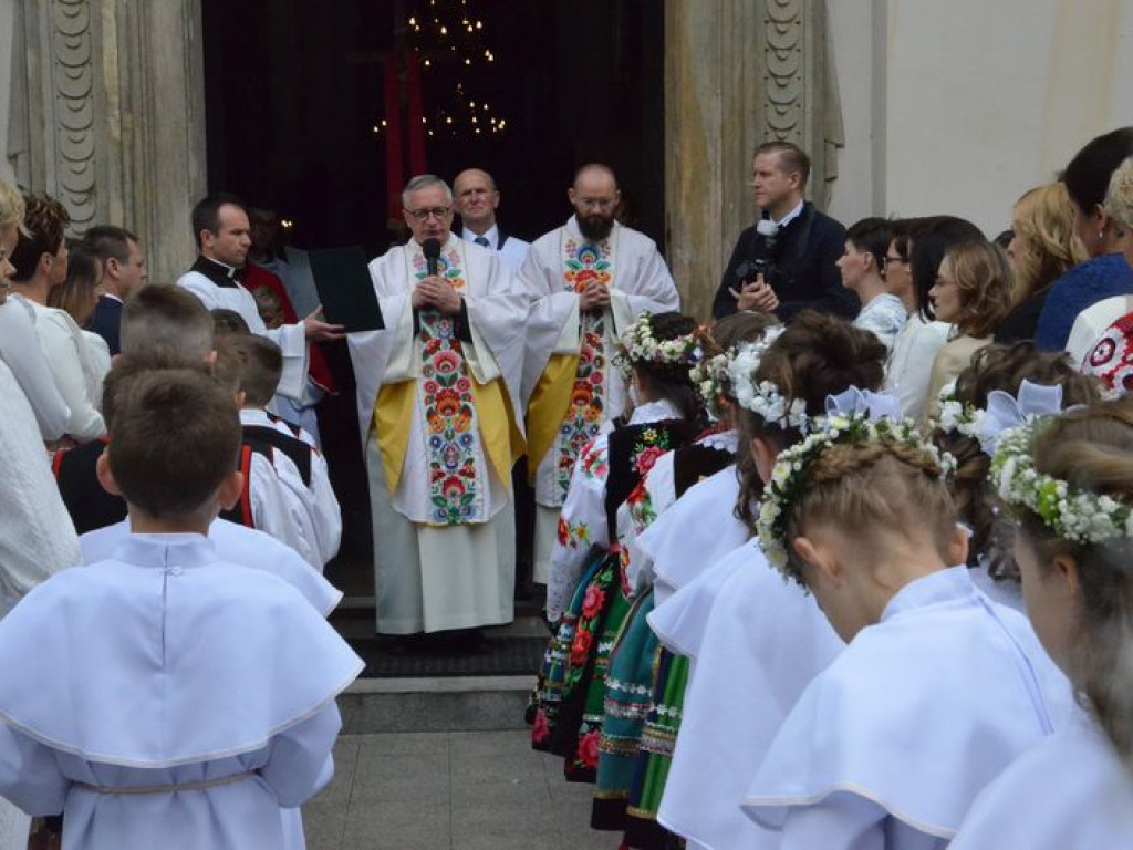 Trzecioklasiści przystępują do Pierwszej Komunii Świętej