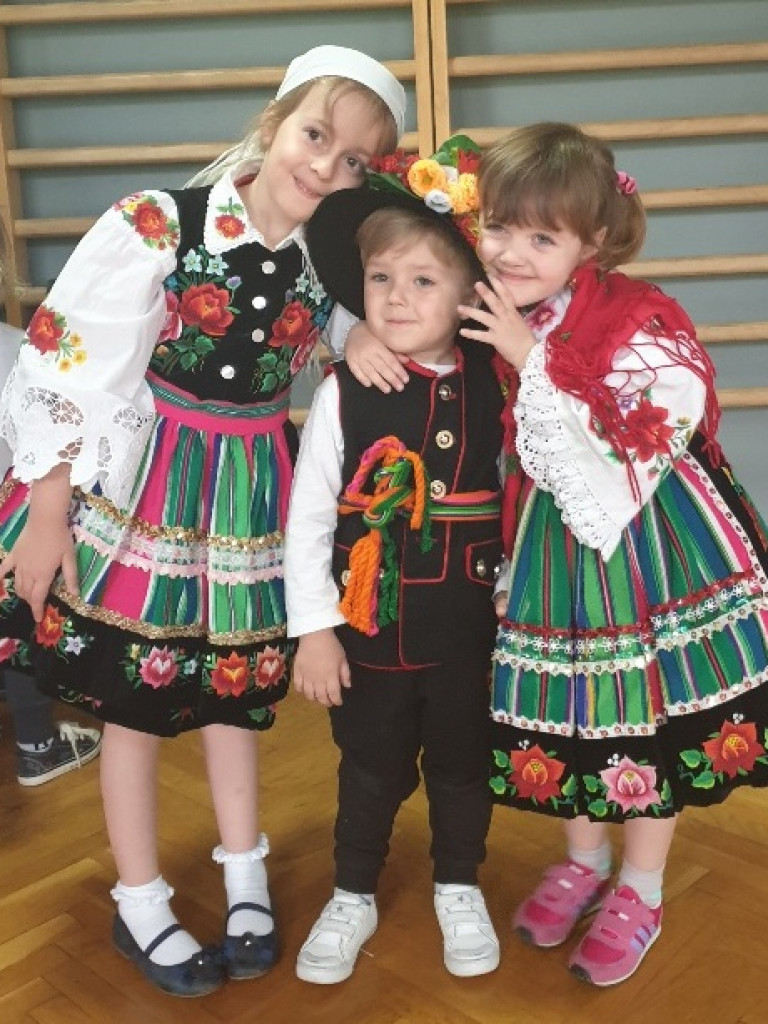 Folk Art Dance - przedszkolaki ubierały się w strój łowicki