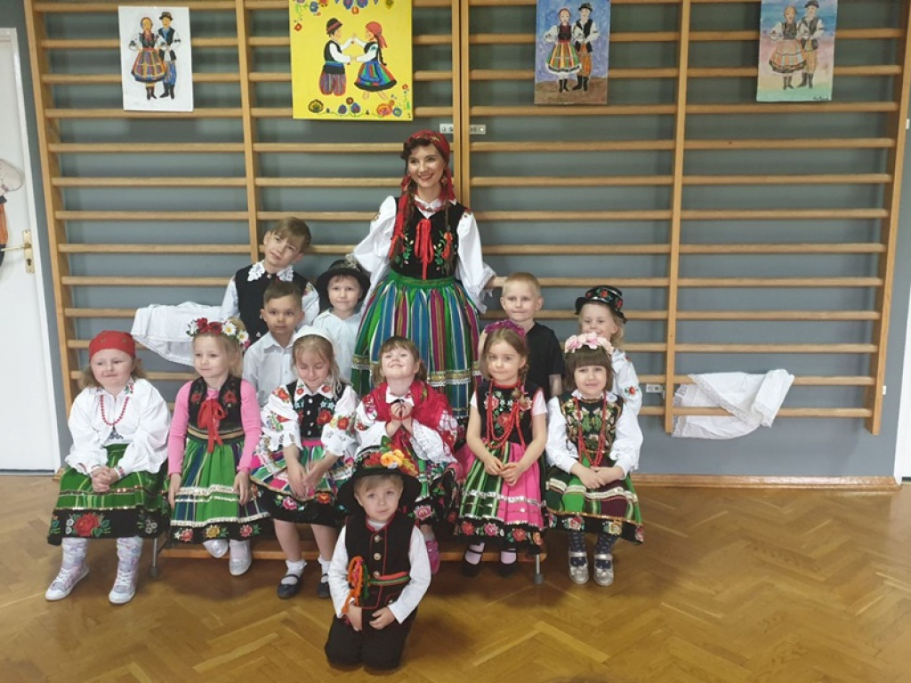 Folk Art Dance - przedszkolaki ubierały się w strój łowicki