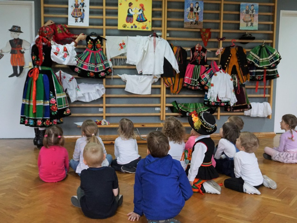 Folk Art Dance - przedszkolaki ubierały się w strój łowicki