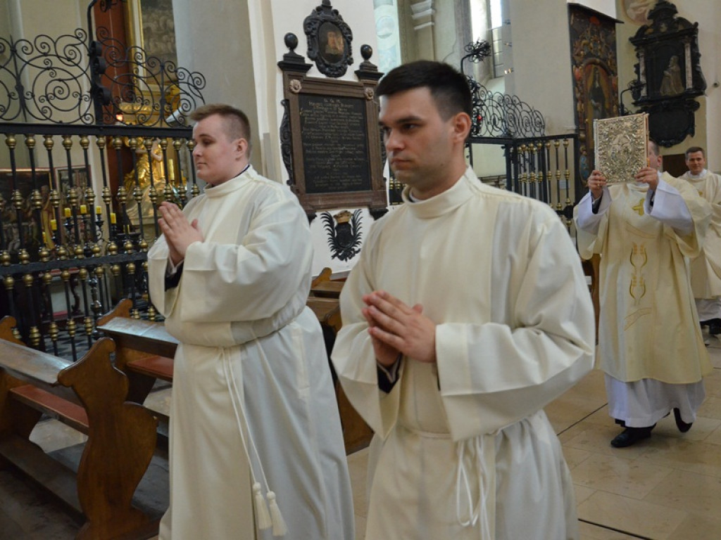 Biskup Wojciech Osial wyświęcił nowych diakonów