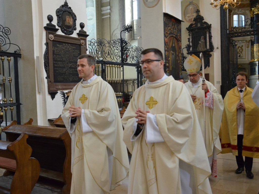 Biskup Wojciech Osial wyświęcił nowych diakonów