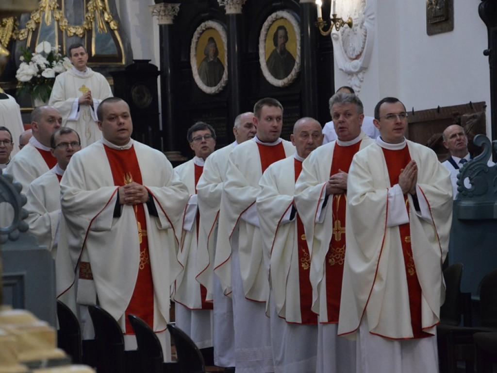 Biskup Wojciech Osial wyświęcił nowych diakonów