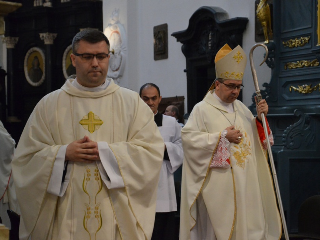 Biskup Wojciech Osial wyświęcił nowych diakonów