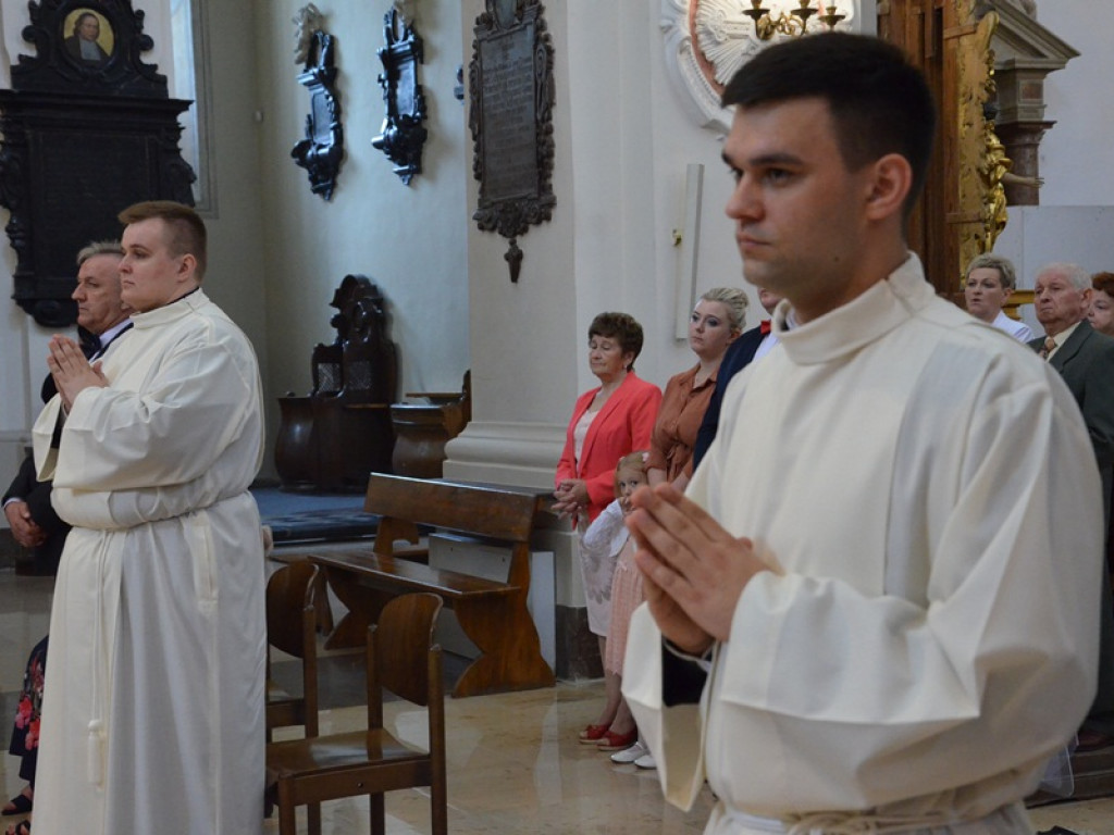 Biskup Wojciech Osial wyświęcił nowych diakonów