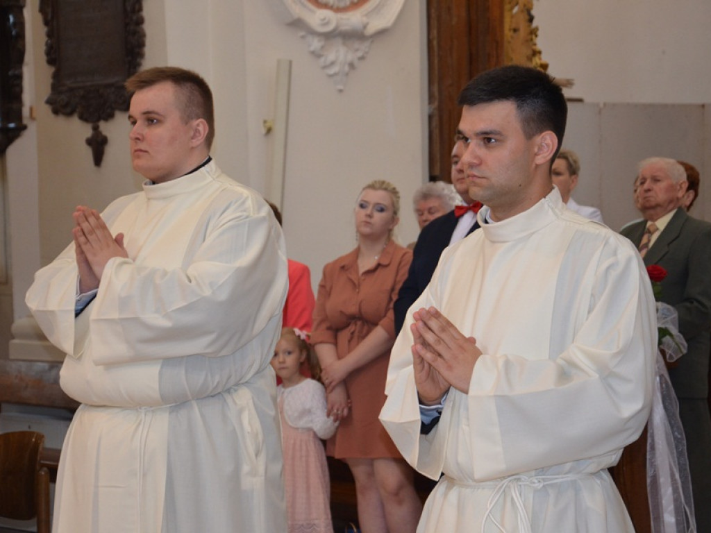 Biskup Wojciech Osial wyświęcił nowych diakonów