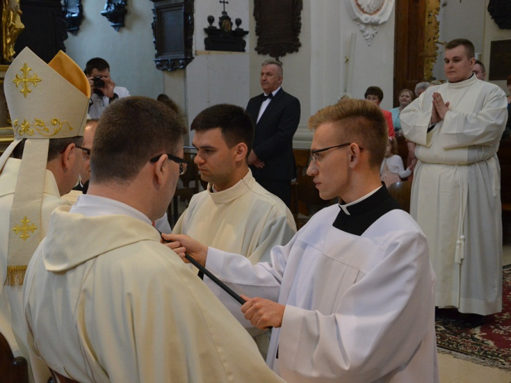 Biskup Wojciech Osial wyświęcił nowych diakonów