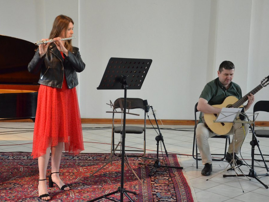 Koncert Centrum Edukacji Muzycznej w Galerii Browarna