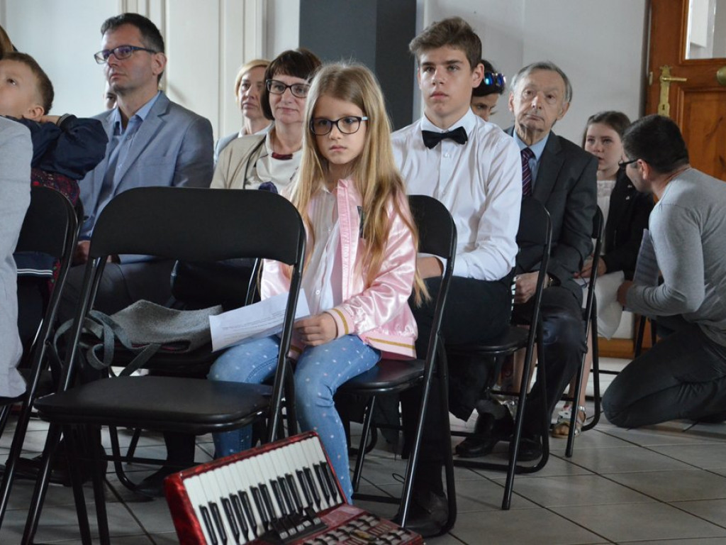 Koncert Centrum Edukacji Muzycznej w Galerii Browarna