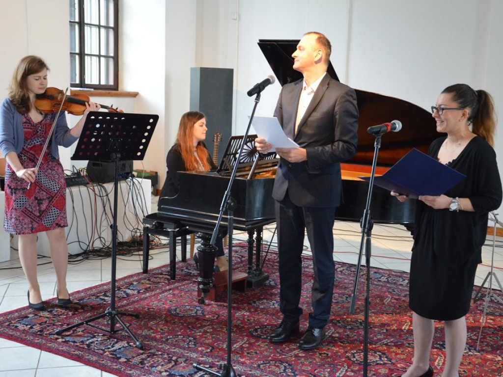 Koncert Centrum Edukacji Muzycznej w Galerii Browarna