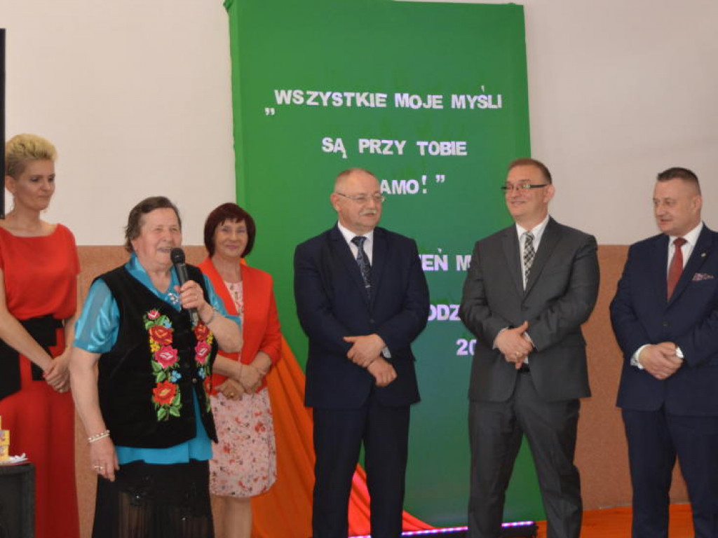 Gmina Bielawy: Gminny Dzień Matki w Wojewodzy