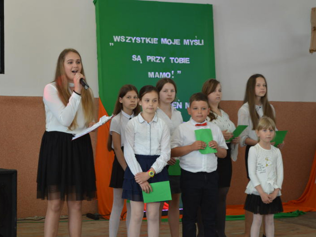 Gmina Bielawy: Gminny Dzień Matki w Wojewodzy
