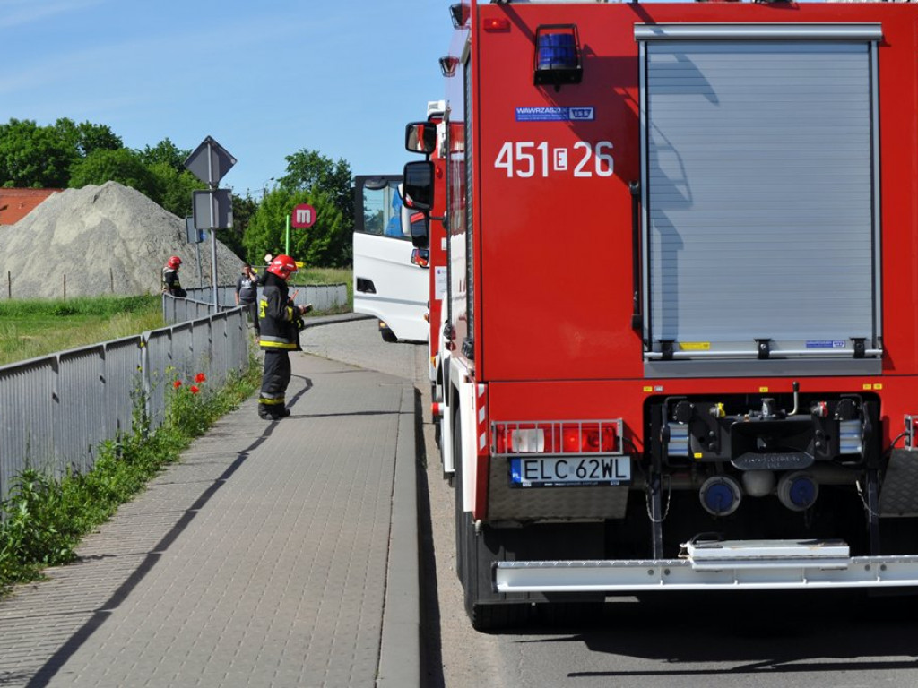 Dwie ciężarówki zderzyły się niedaleko mostu na Warszawskiej