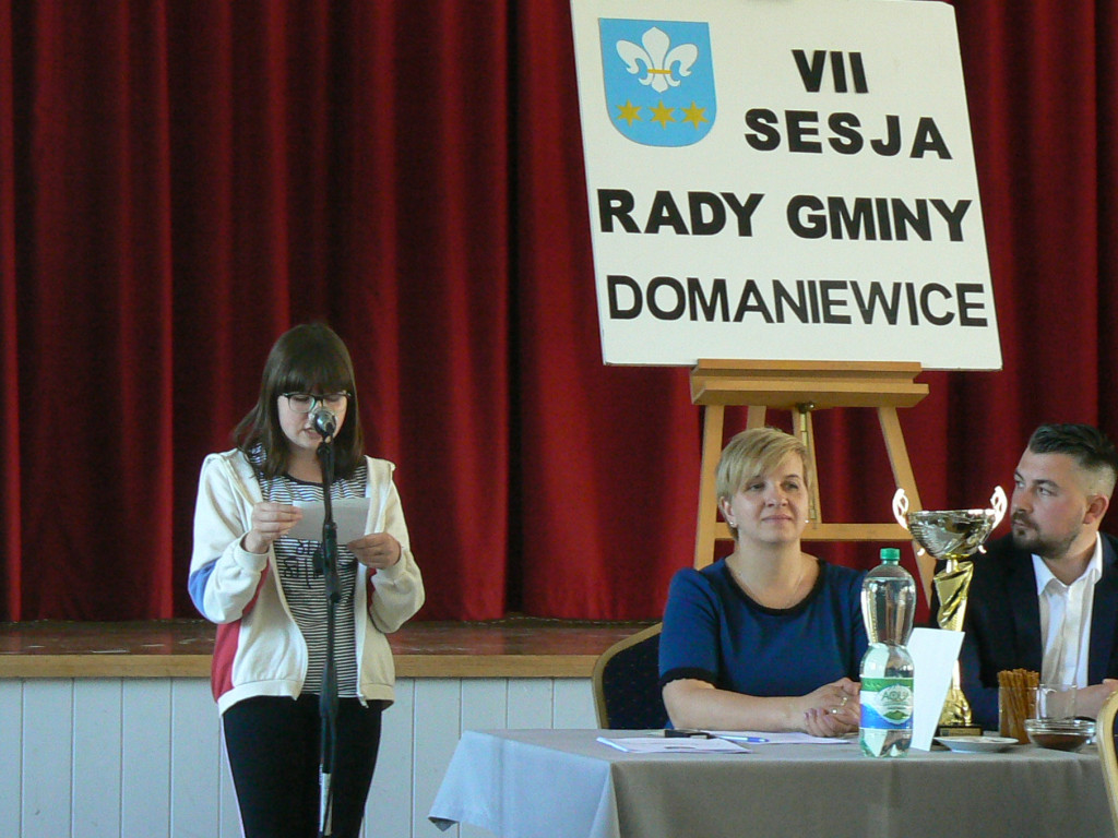 Domaniewice: Uczniowie SP wystąpili na sesji Rady Gminy