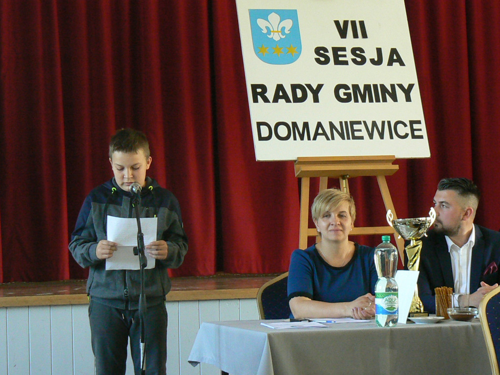 Domaniewice: Uczniowie SP wystąpili na sesji Rady Gminy