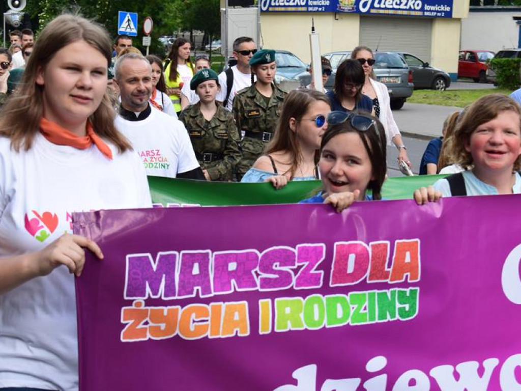 VI Marsz dla Życia i Rodziny oraz Piknik Rodzinny w Łowiczu (foto i video)