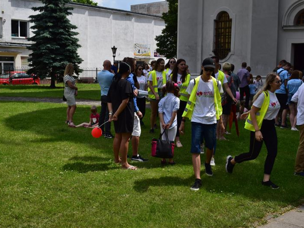 VI Marsz dla Życia i Rodziny oraz Piknik Rodzinny w Łowiczu (foto i video)