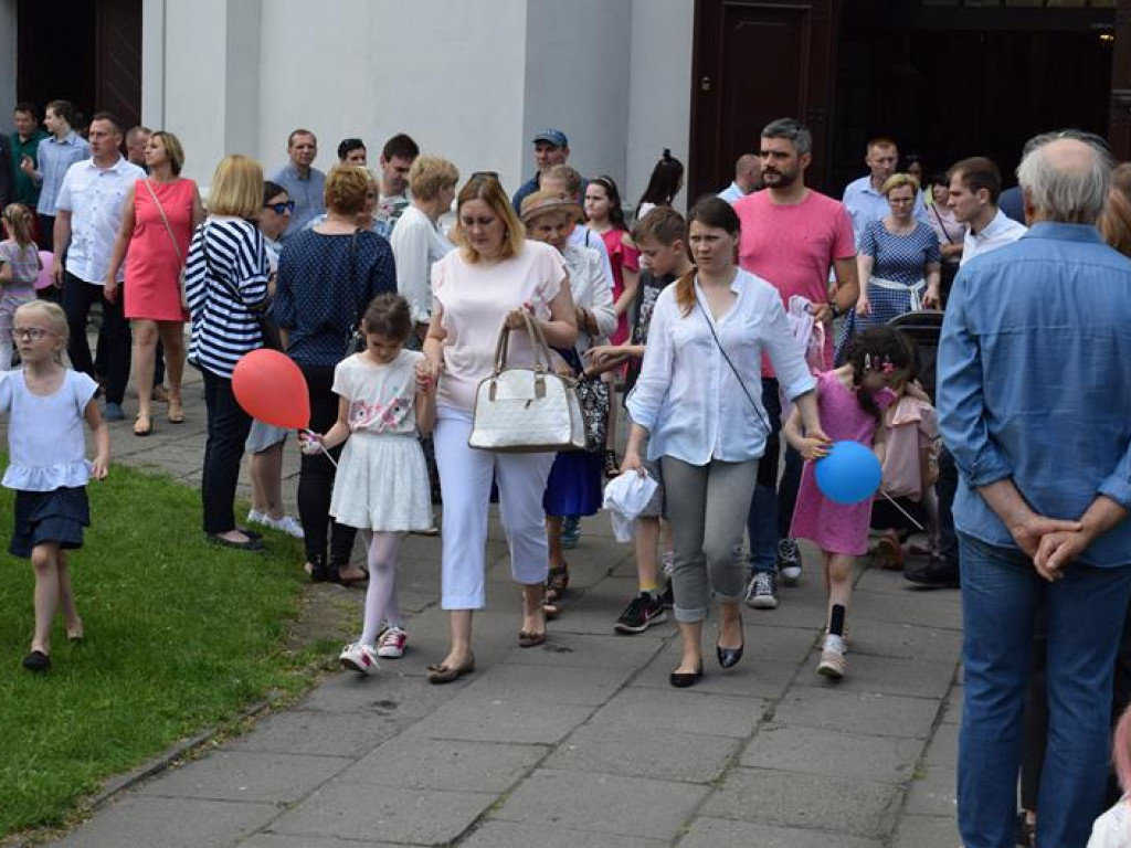 VI Marsz dla Życia i Rodziny oraz Piknik Rodzinny w Łowiczu (foto i video)