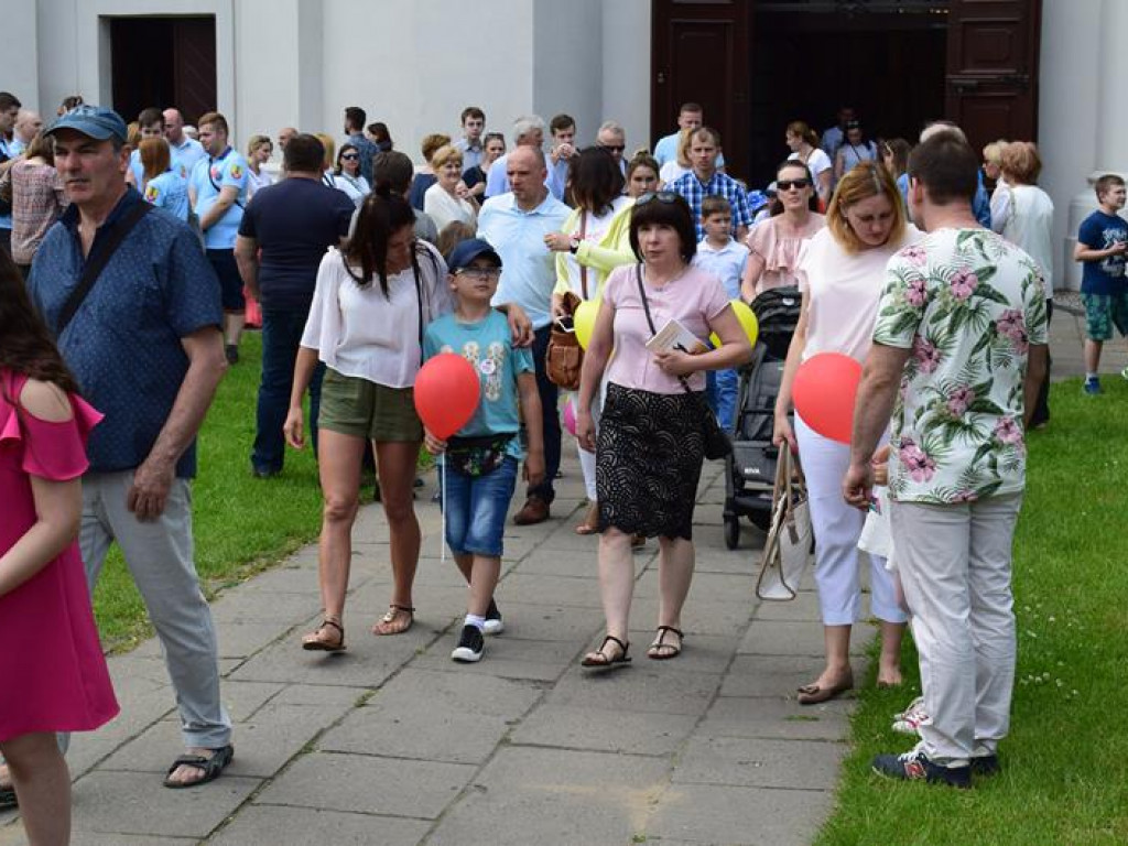 VI Marsz dla Życia i Rodziny oraz Piknik Rodzinny w Łowiczu (foto i video)