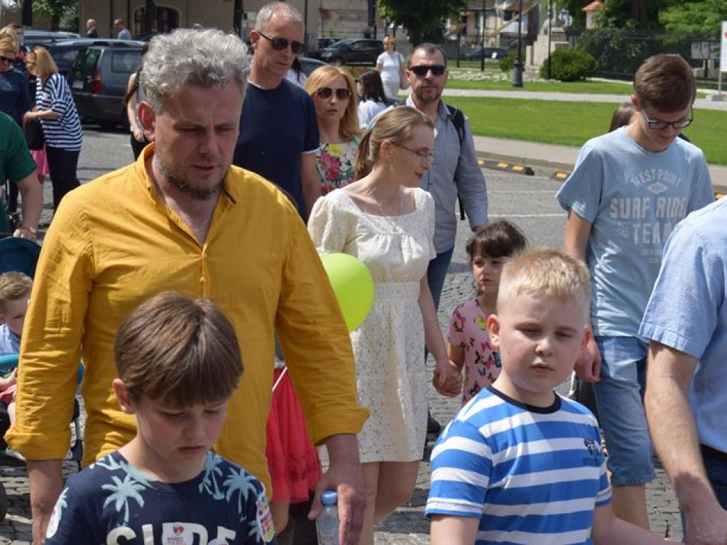 VI Marsz dla Życia i Rodziny oraz Piknik Rodzinny w Łowiczu (foto i video)