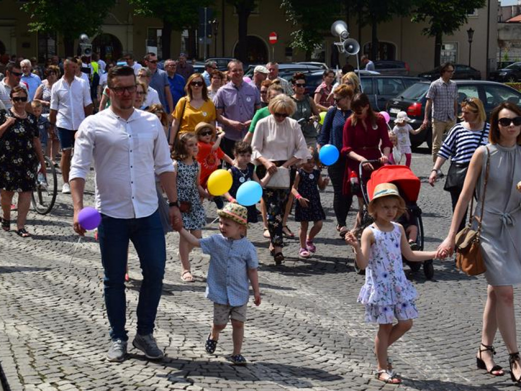 VI Marsz dla Życia i Rodziny oraz Piknik Rodzinny w Łowiczu (foto i video)
