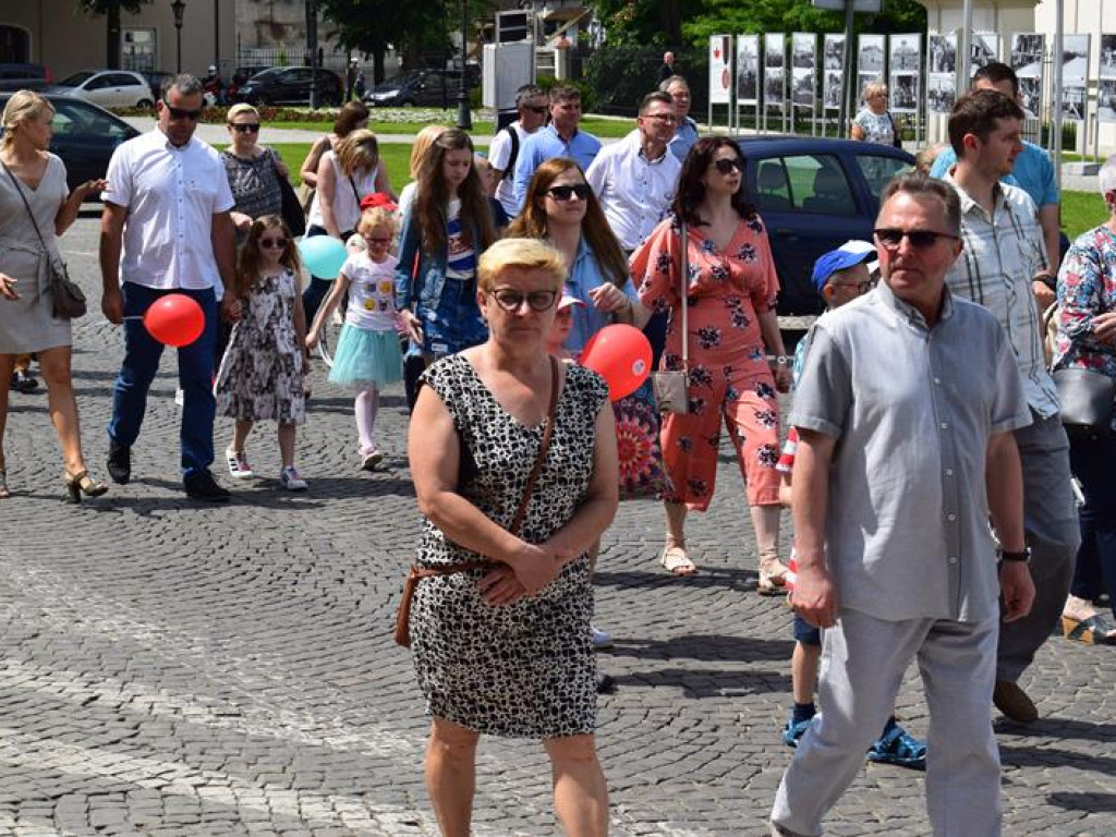 VI Marsz dla Życia i Rodziny oraz Piknik Rodzinny w Łowiczu (foto i video)