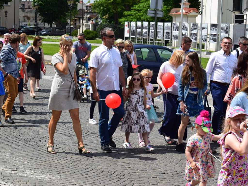 VI Marsz dla Życia i Rodziny oraz Piknik Rodzinny w Łowiczu (foto i video)