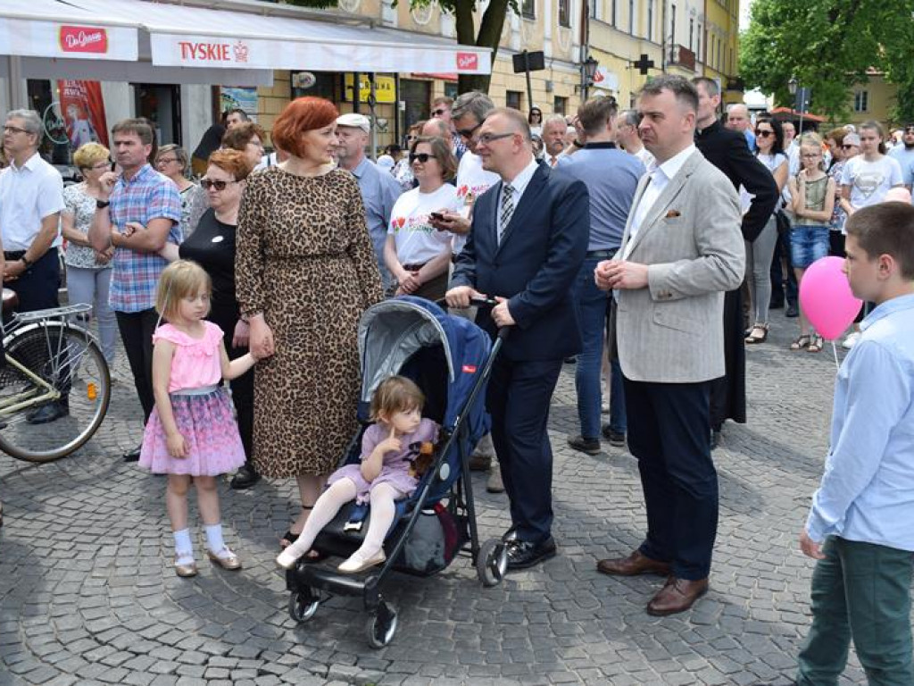 VI Marsz dla Życia i Rodziny oraz Piknik Rodzinny w Łowiczu (foto i video)