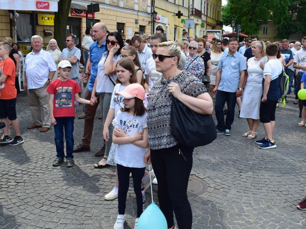 VI Marsz dla Życia i Rodziny oraz Piknik Rodzinny w Łowiczu (foto i video)