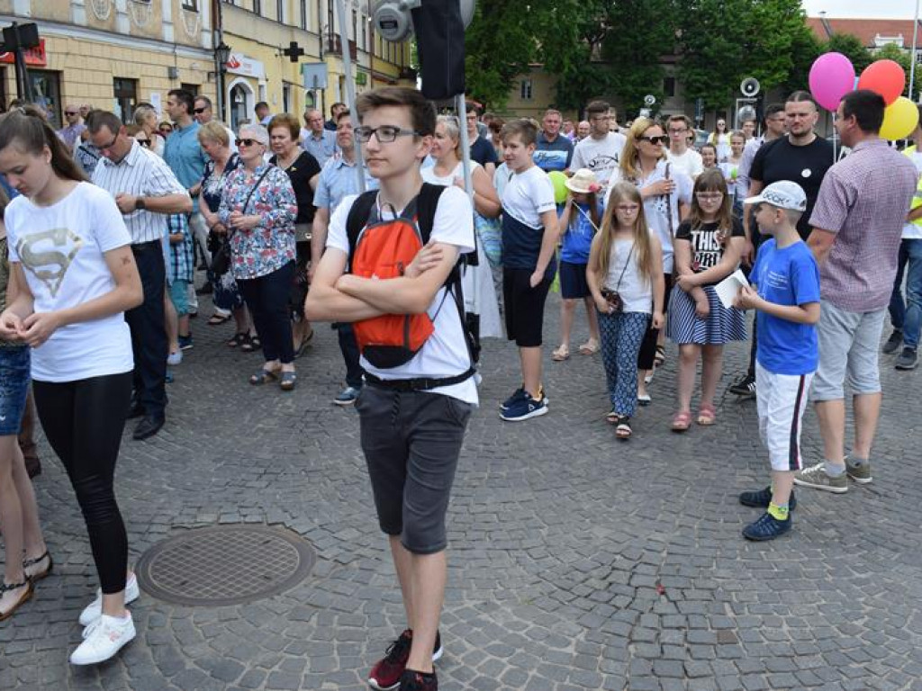 VI Marsz dla Życia i Rodziny oraz Piknik Rodzinny w Łowiczu (foto i video)