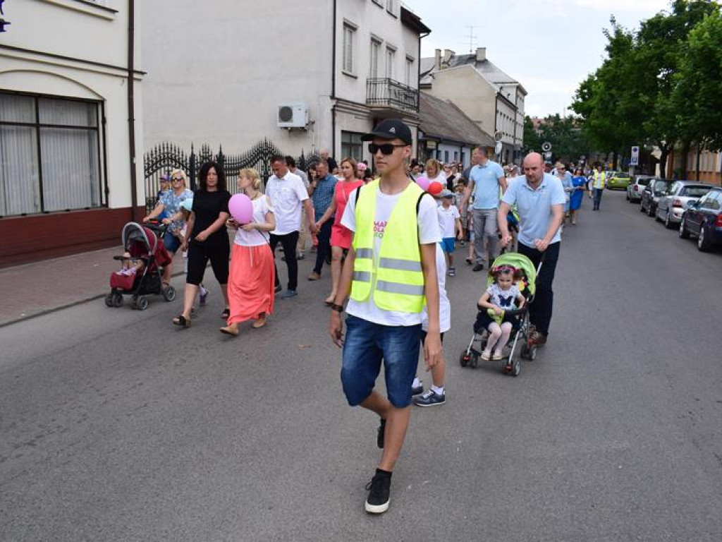 VI Marsz dla Życia i Rodziny oraz Piknik Rodzinny w Łowiczu (foto i video)