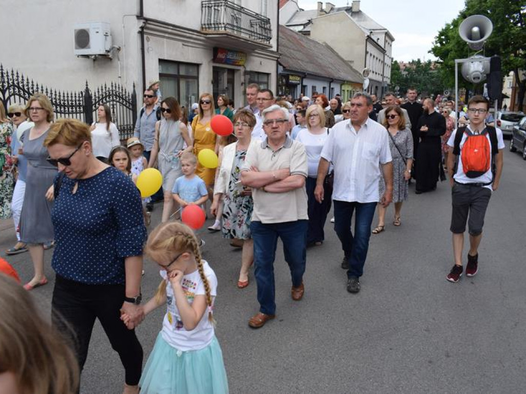 VI Marsz dla Życia i Rodziny oraz Piknik Rodzinny w Łowiczu (foto i video)