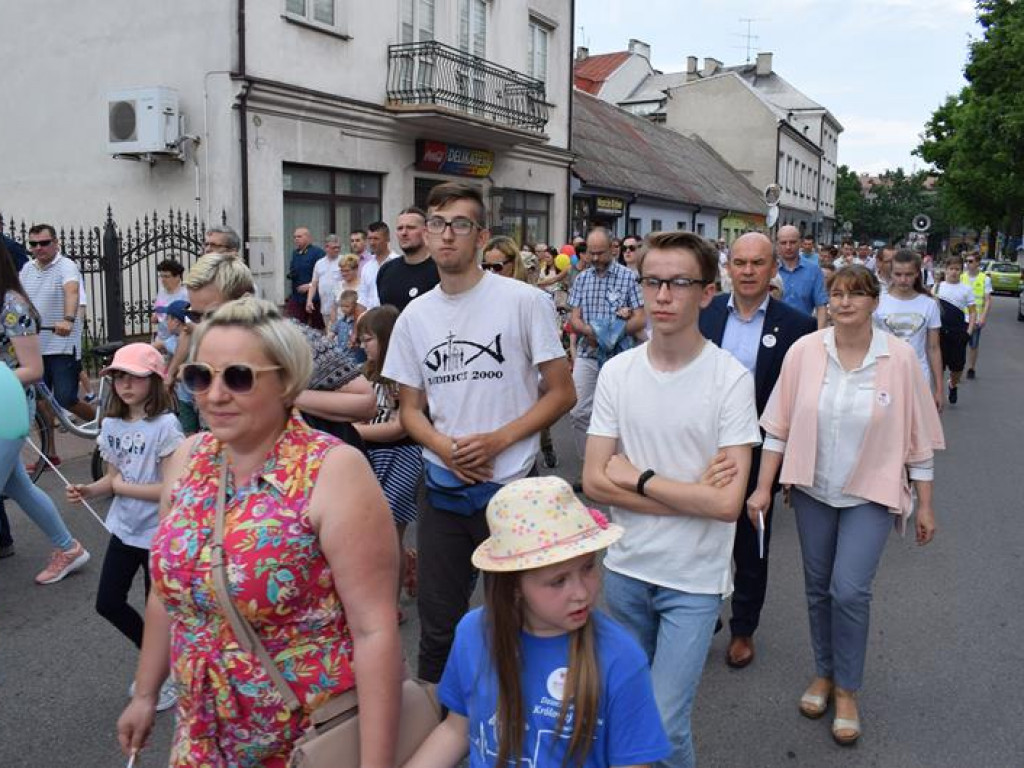 VI Marsz dla Życia i Rodziny oraz Piknik Rodzinny w Łowiczu (foto i video)