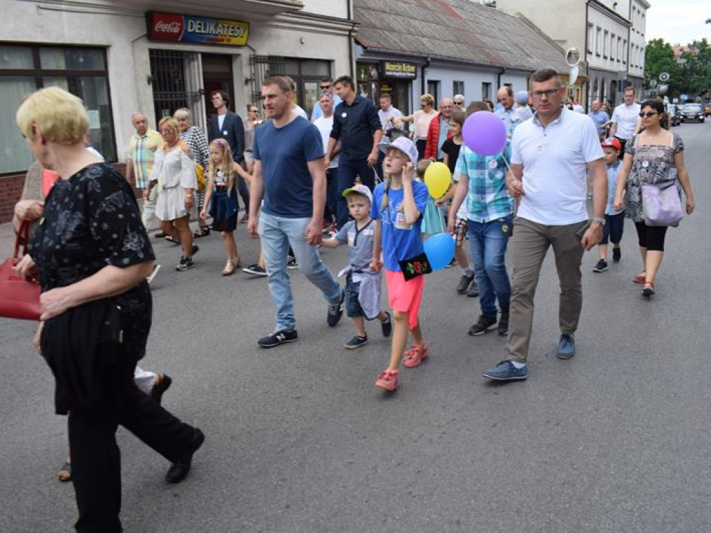 VI Marsz dla Życia i Rodziny oraz Piknik Rodzinny w Łowiczu (foto i video)