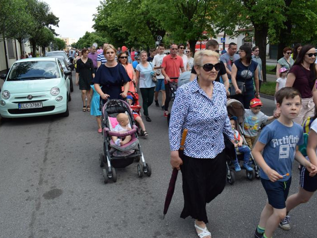 VI Marsz dla Życia i Rodziny oraz Piknik Rodzinny w Łowiczu (foto i video)