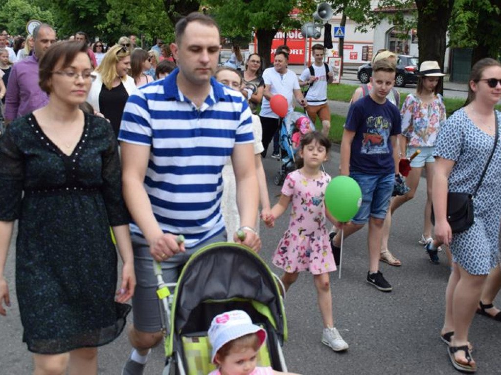 VI Marsz dla Życia i Rodziny oraz Piknik Rodzinny w Łowiczu (foto i video)