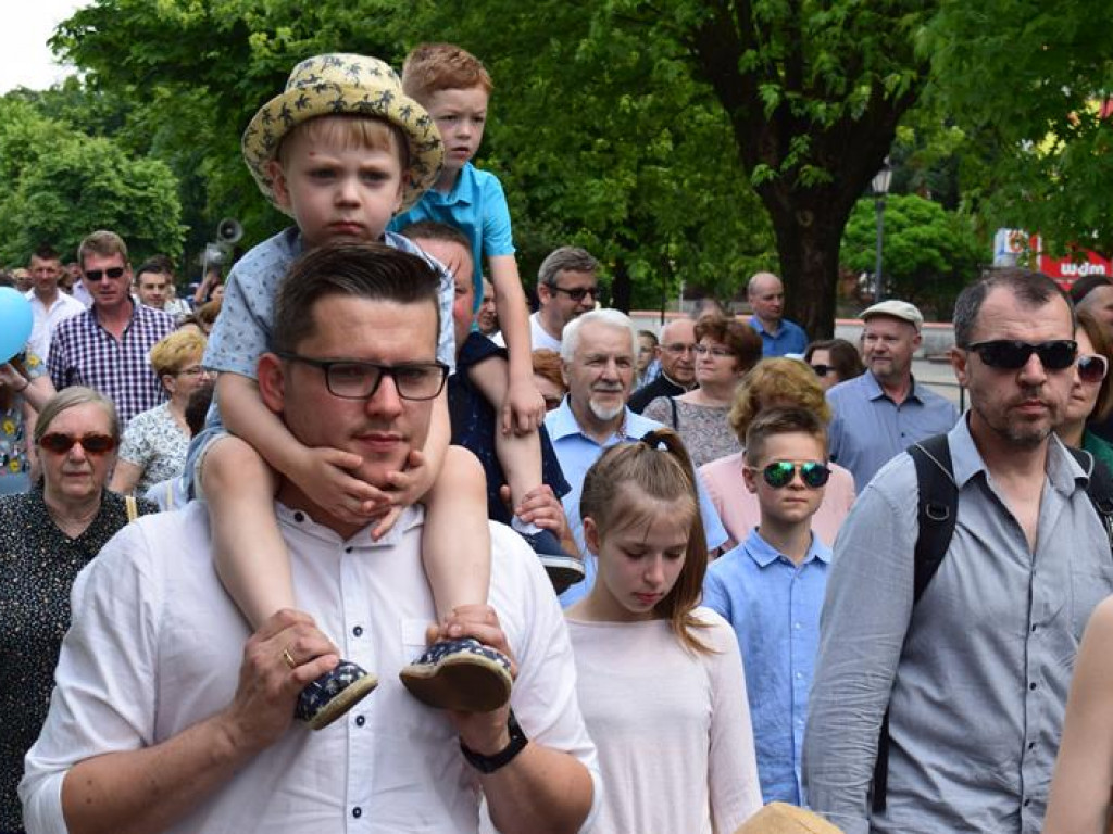 VI Marsz dla Życia i Rodziny oraz Piknik Rodzinny w Łowiczu (foto i video)