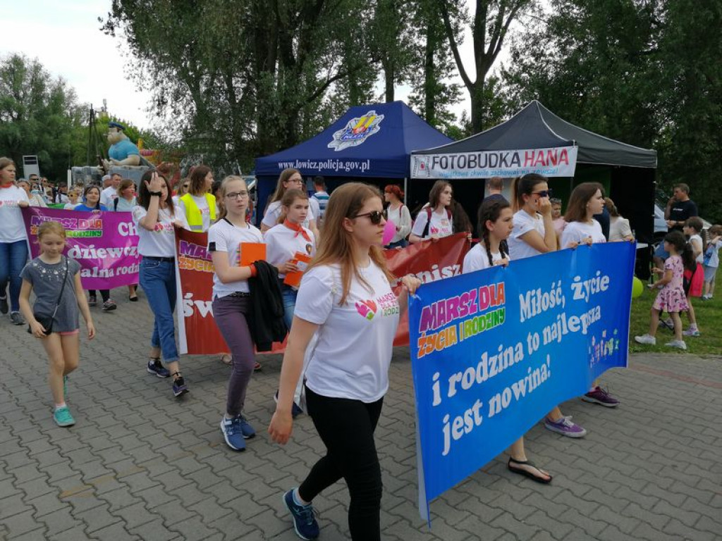 VI Marsz dla Życia i Rodziny oraz Piknik Rodzinny w Łowiczu (foto i video)