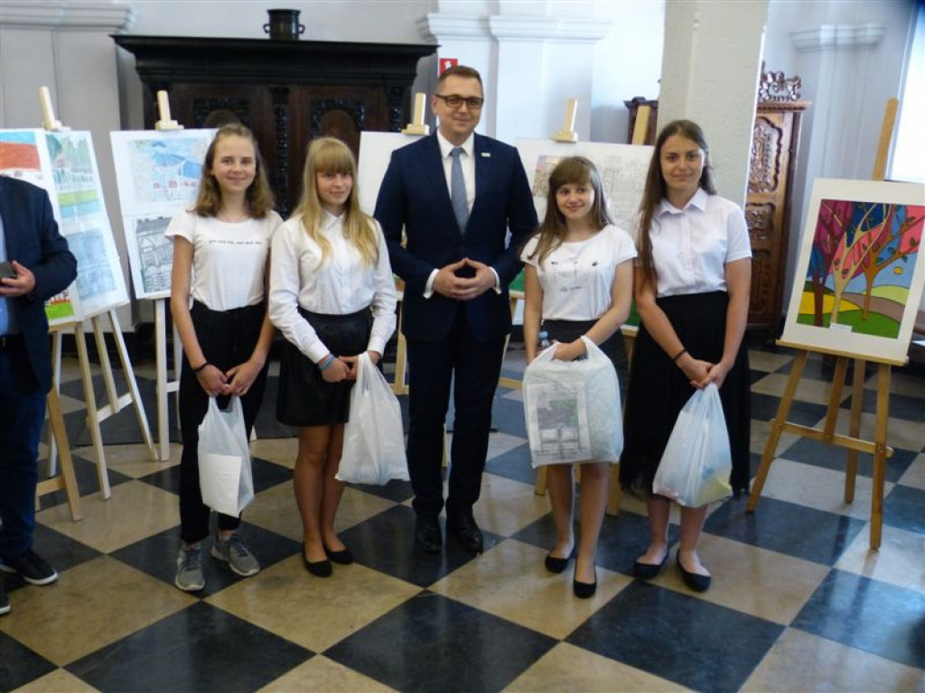 Poplenerowa wystawa w łowickim muzeum