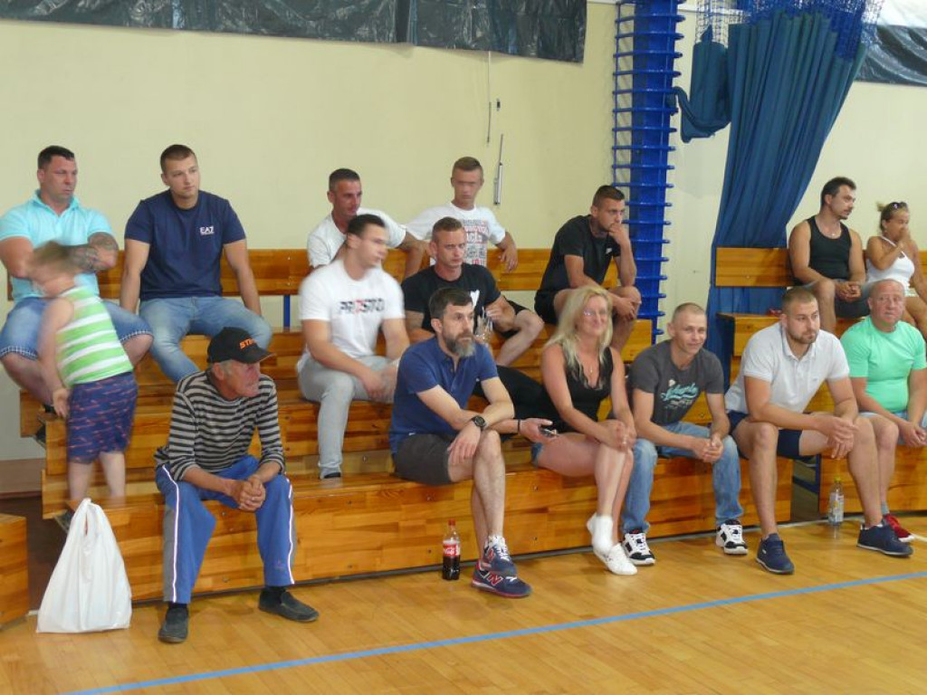 W Żychlinie 36 zawodników zmierzyło się ze sztangą