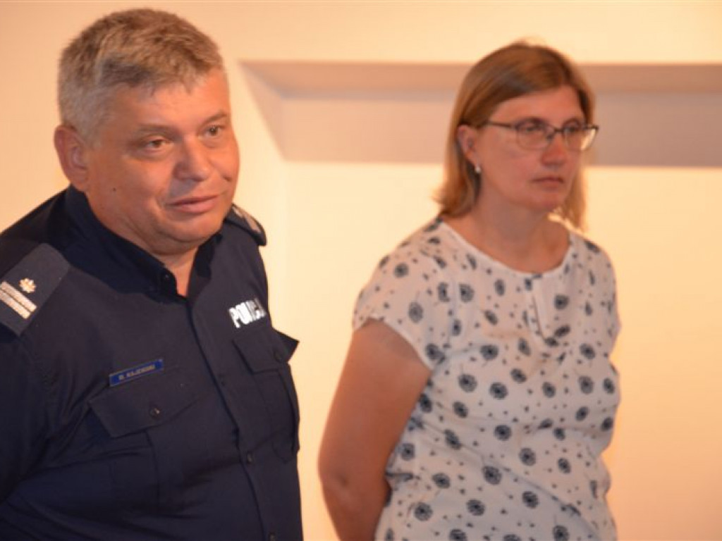 Prezentacja karabinów z II wojny światowej znalezionych w Łowiczu