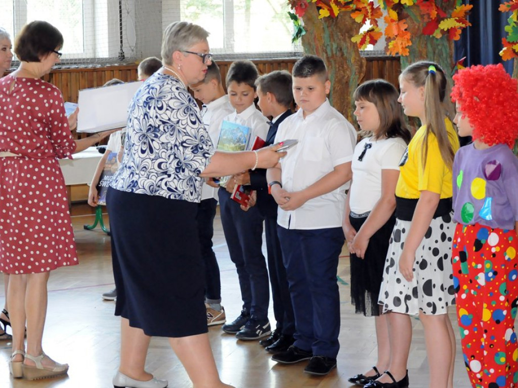 Wreszcie wakacje! Zakończenia roku w łowickich szkołach
