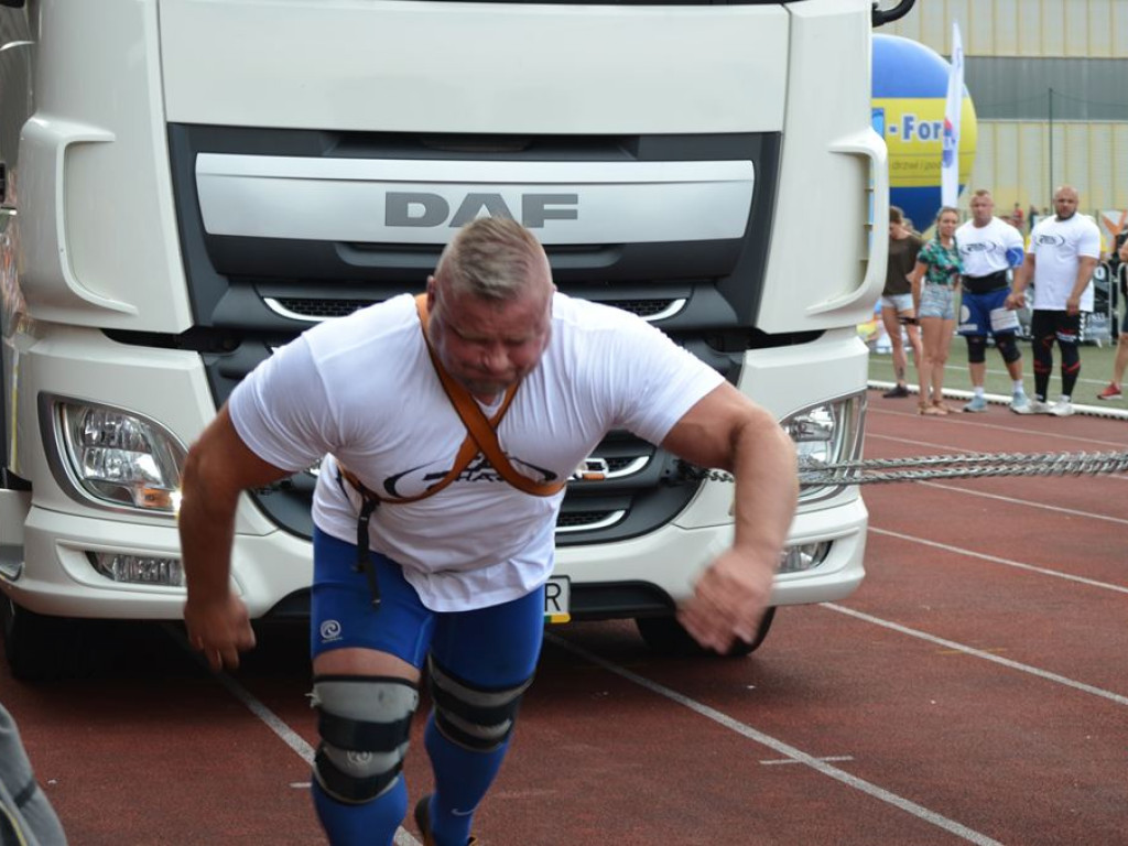 Strongmani rywalizowali na stadionie OSiR