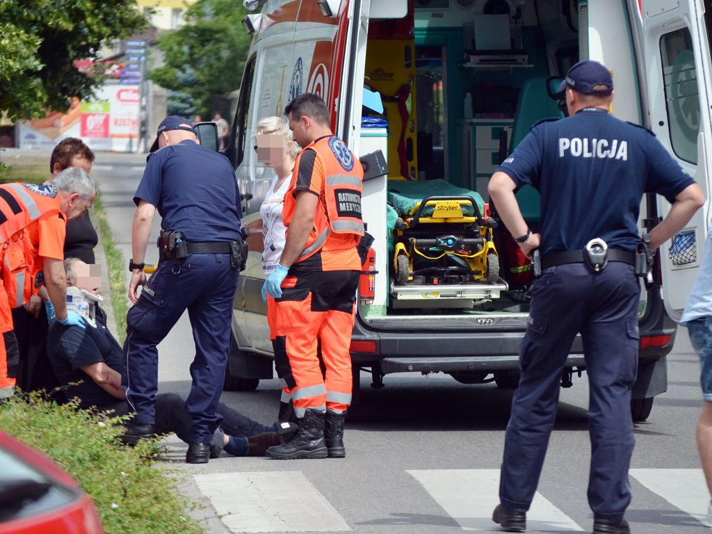 Pieszy potrącony na pasach w Al. Sienkiewicza