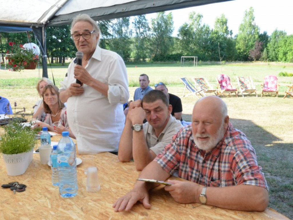 Mieszkańcy Ziemiar  sprzeciwiają się powstaniu obiektów produkcyjnych
