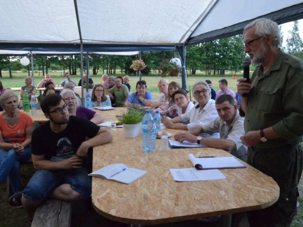 Mieszkańcy Ziemiar  sprzeciwiają się powstaniu obiektów produkcyjnych