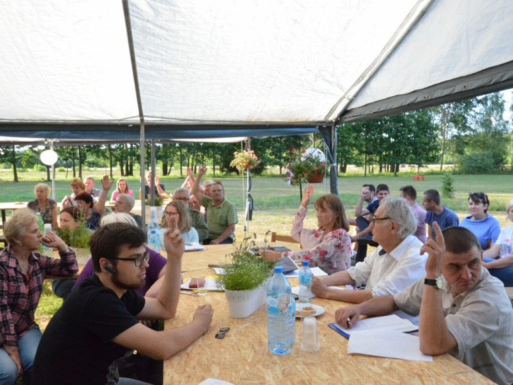 Mieszkańcy Ziemiar  sprzeciwiają się powstaniu obiektów produkcyjnych